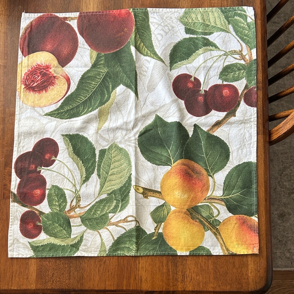 Williams-Sonoma Melamine Fruit Pattern set of 6 Napkins/Kitchen towels